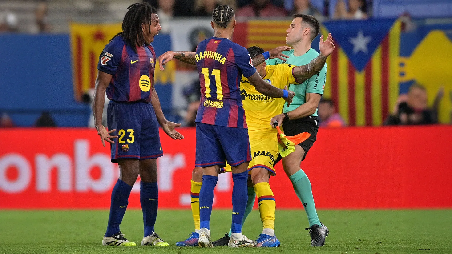 Il giocatore del Getafe si è scontrato contro l'arbitro