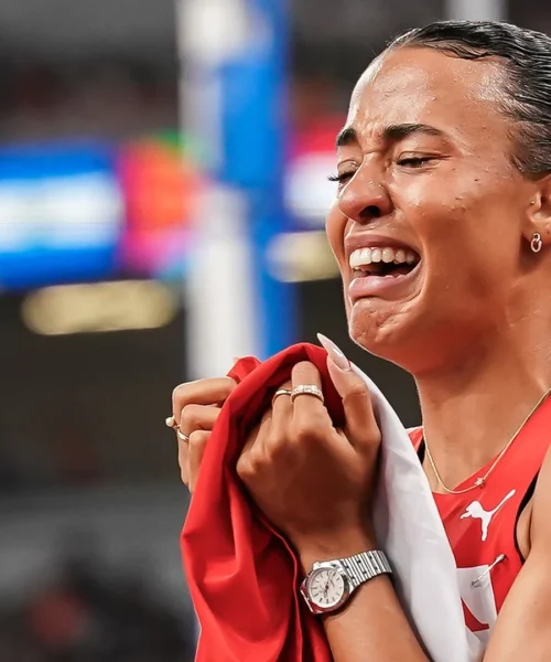 Scoppia a piangere dopo la gara: le lacrime di Ditaji Kambundji in foto