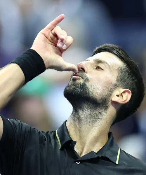 Djokovic si scatena contro il pubblico e avvisa Sinner e Alcaraz: foto