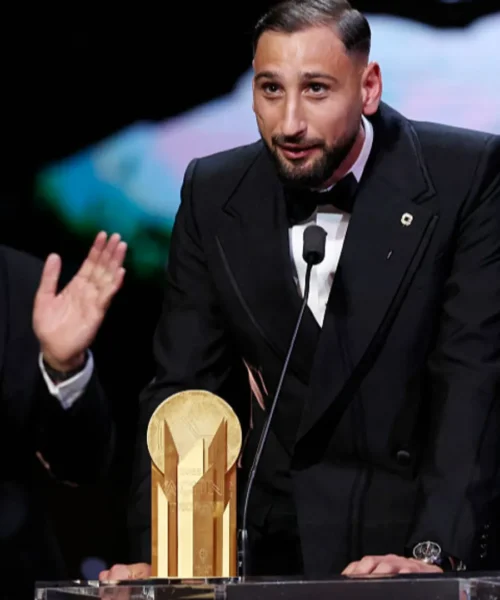 Gianluigi Donnarumma premiato da Buffon senza dedica a Luis Enrique