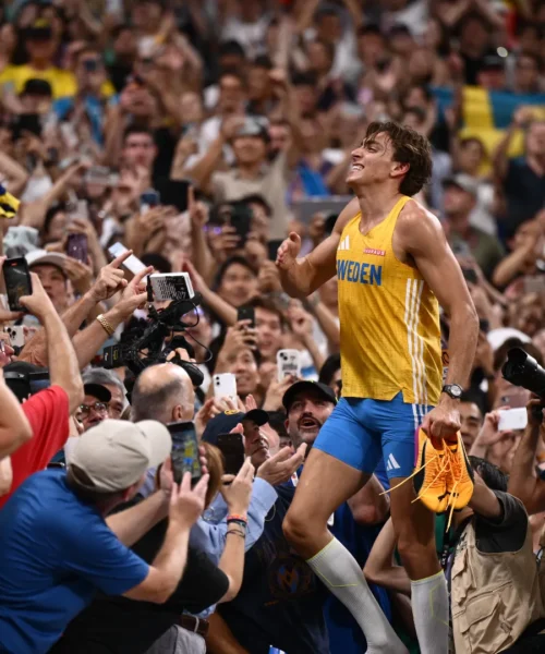 Duplantis trionfa e manda un messaggio ai tifosi giapponesi: foto
