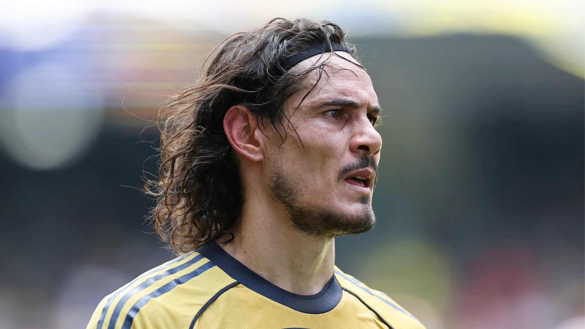 "Non bisogna mai dimenticare che siamo dei privilegiati" ha detto recentemente Cavani

