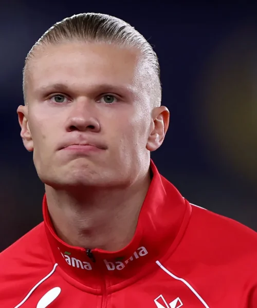 Mondiali 2026, cuore d’oro Haaland: invia la maglia alla famiglia straziata dalla morte di Dennis