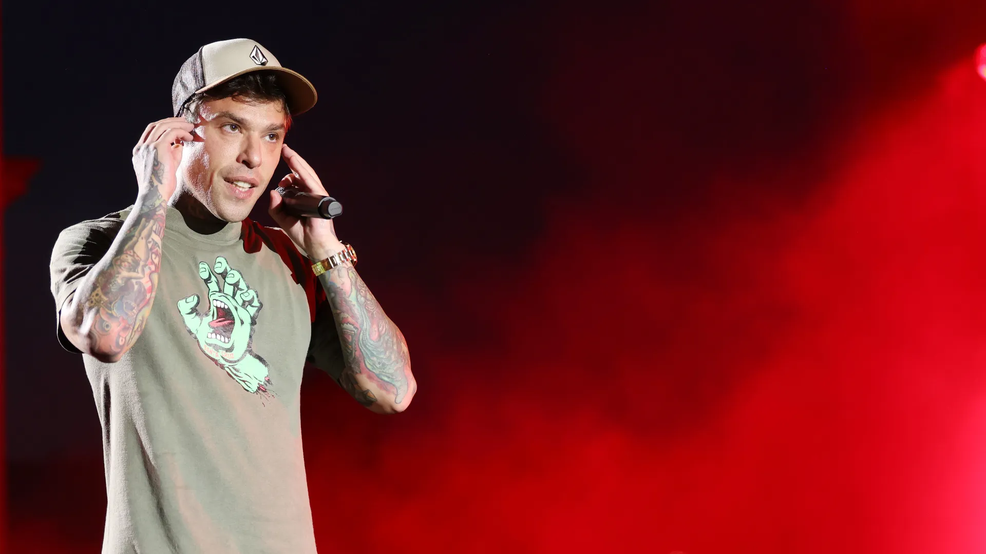 "Il rap analizza l'attualità e la realtà che ci circonda. Il verso non è una critica a Sinner, è semmai una critica al fanatismo italiano. Si chiama ironia..."