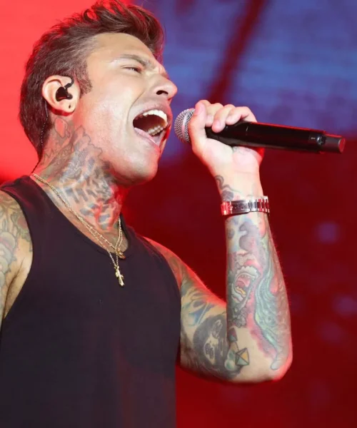 Fedez, bagno di umiltà dopo l’infelice frase su Jannik Sinner