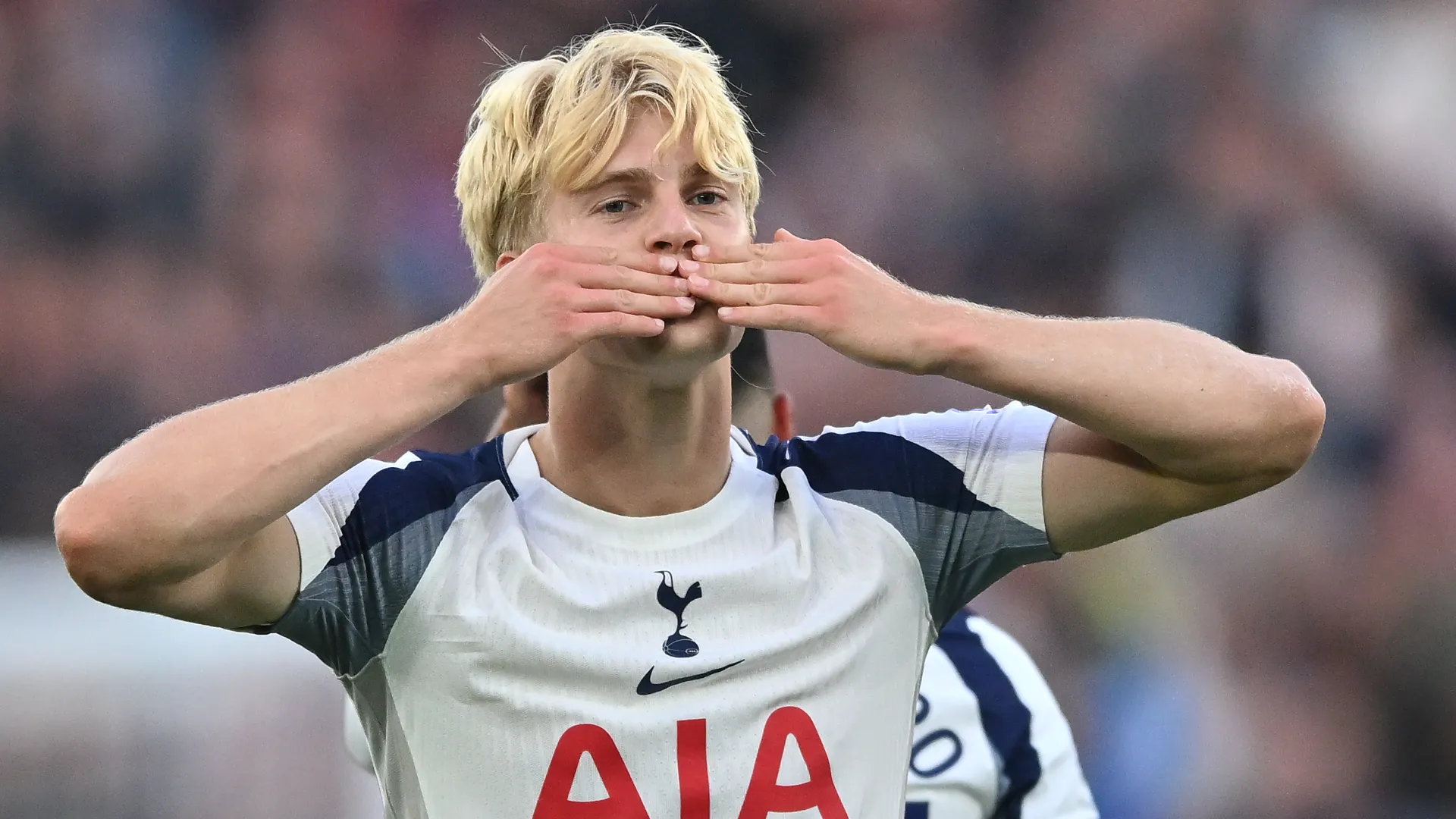 Di Lucas Bergvall il gol del 2-0 per il Tottenham