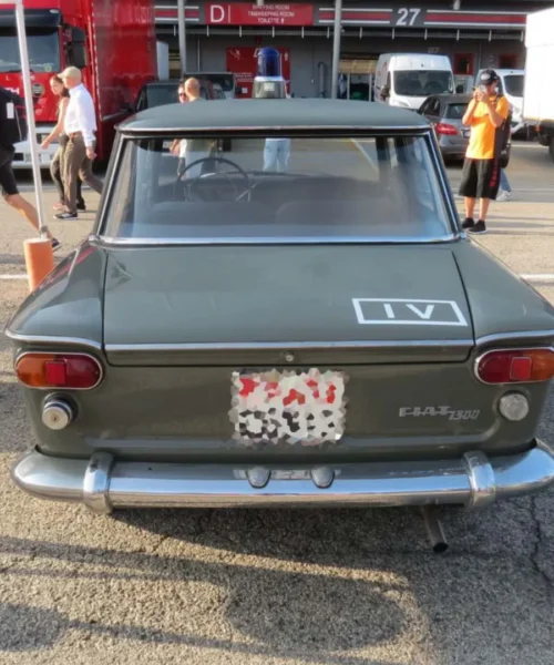 Ruba ancora l’occhio la Fiat 1300 della Polizia: le foto