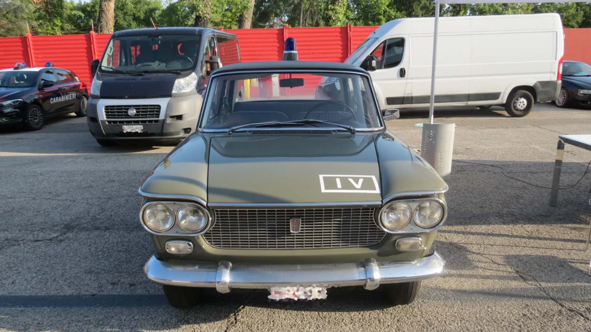 Carrozzeria quella tipica della berlina a 4 porte...  