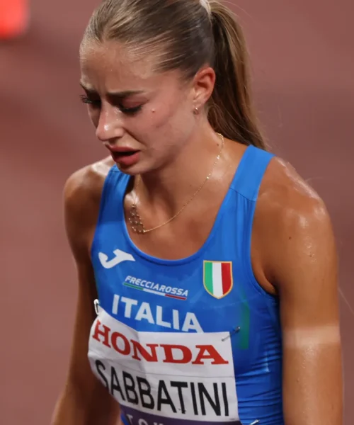 Gli odiatori seriali infieriscono su Gaia Sabbatini in lacrime: frasi inopportune