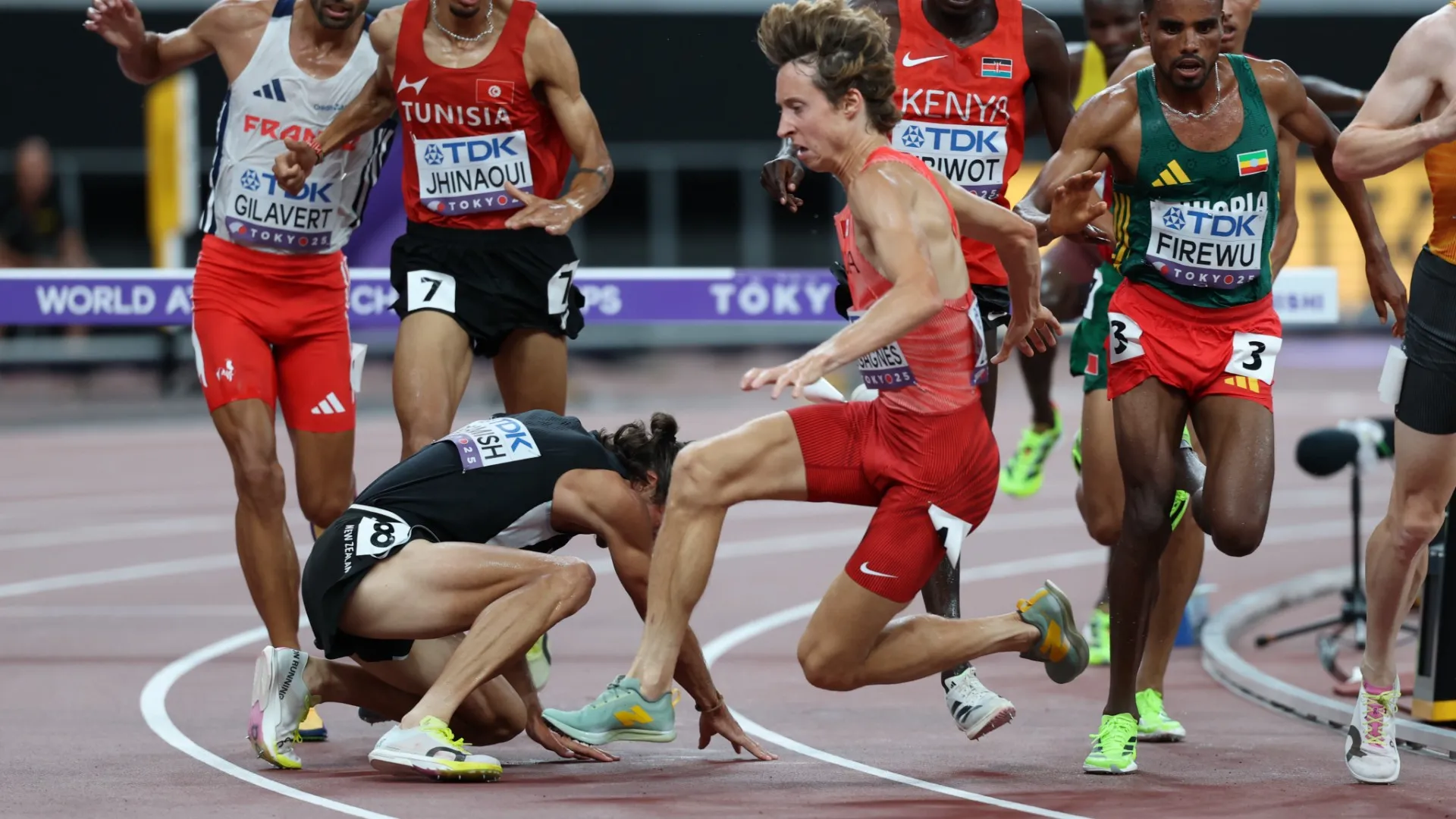 Momenti di enorme spavento per il campione neozelandese
