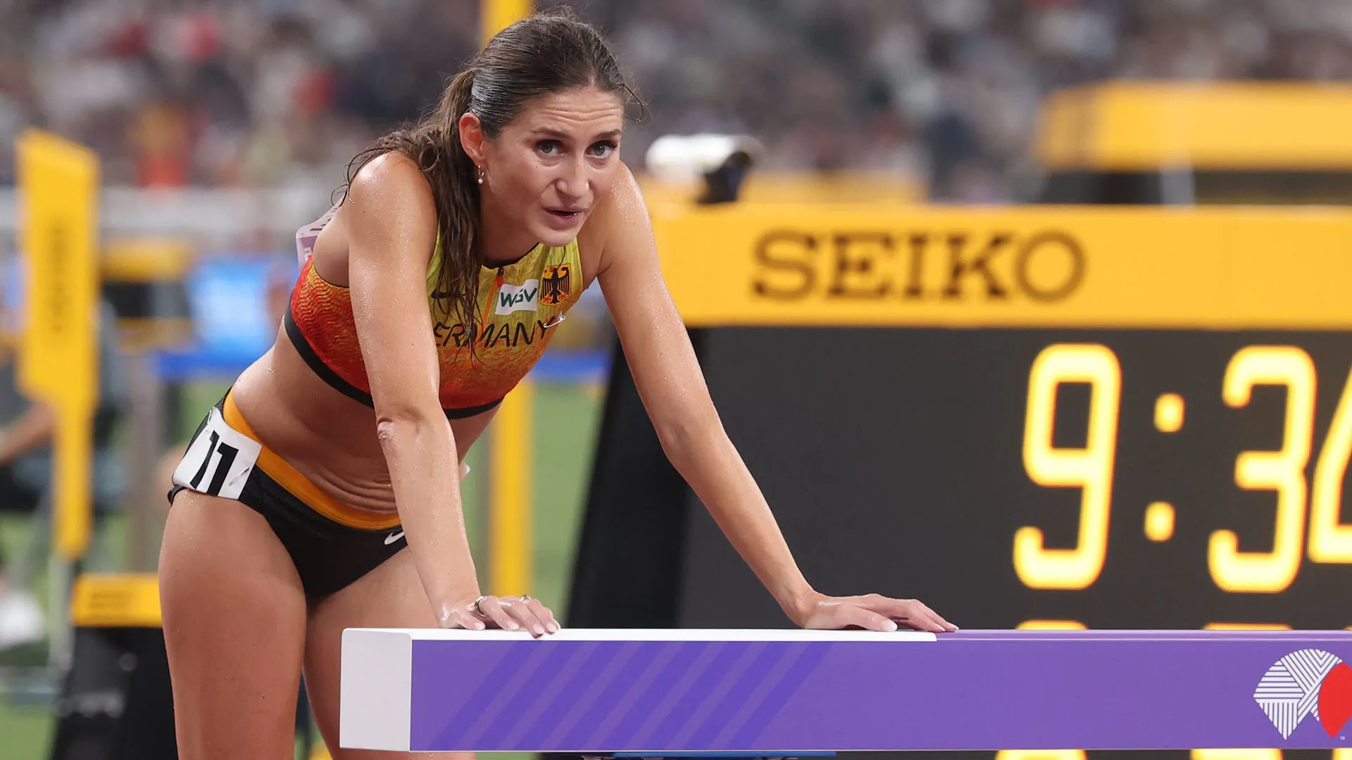 Detiene la miglior prestazione europea di sempre all'aperto nei 2000 metri siepi con 5'52"80