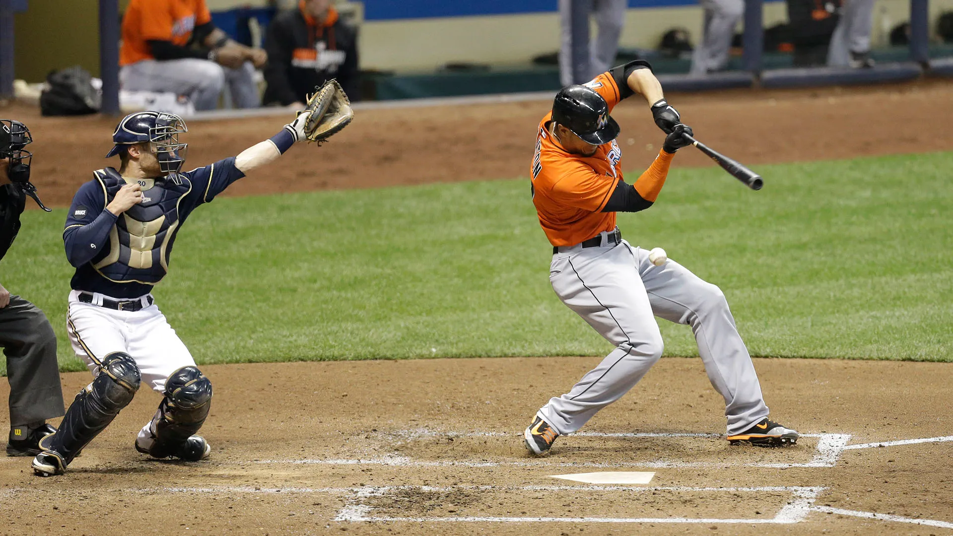 Mike Fiers lanciò una palla che colpì Stanton direttamente al volto
