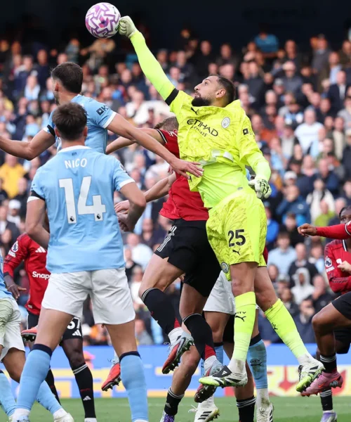 Gianluigi Donnarumma mostruoso: le foto dell’esordio con il Manchester City