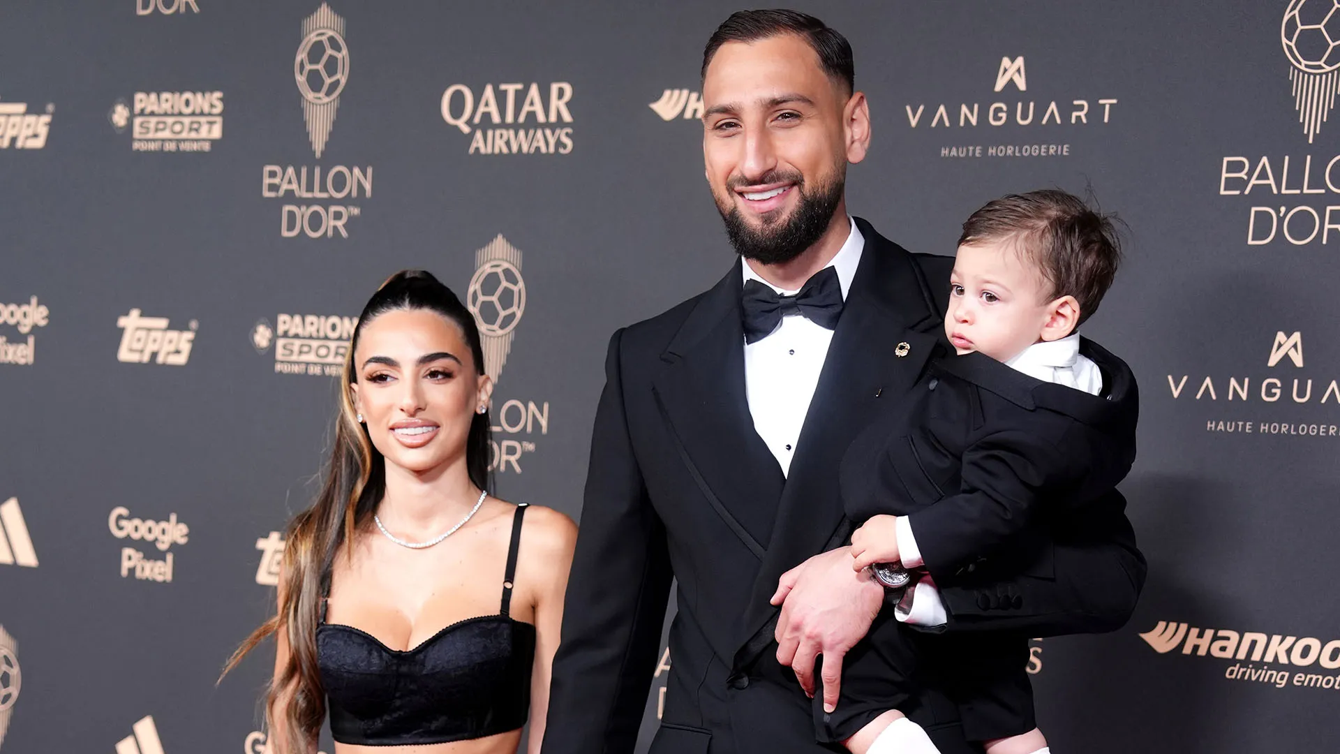 Il portiere del Manchester City Gianluigi Donnarumma con la compagna Alessia Elefante