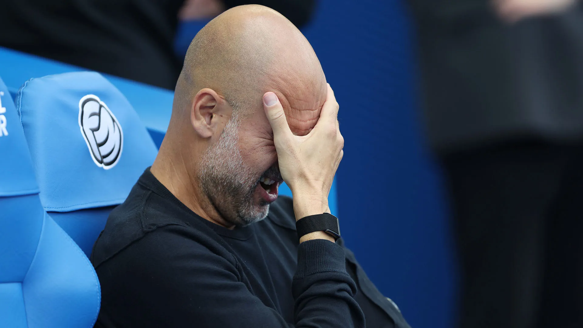 Pep Guardiola deve trovare una soluzione: domenica 14 ci sarà il Manchester United