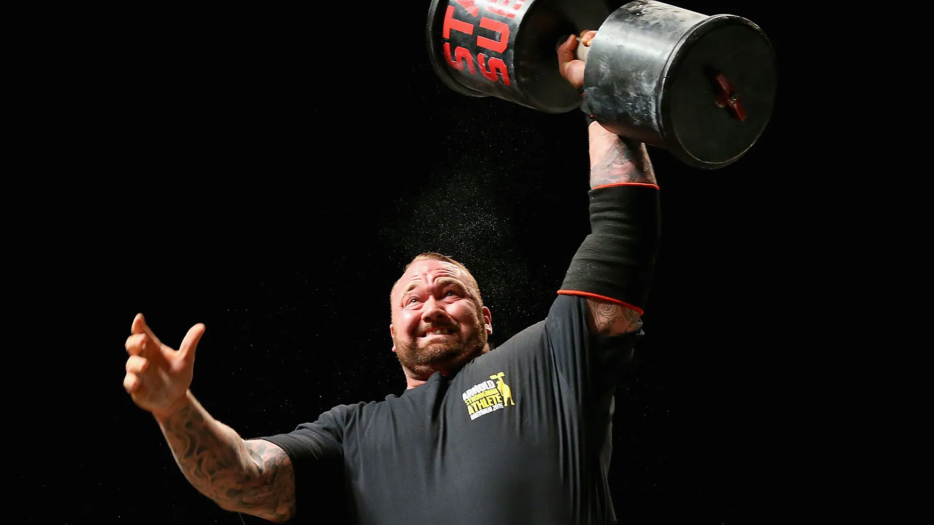 Nella sua carriera da strongman, nella specialità dello stacco da terra, ha vinto 32 titoli internazionali