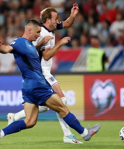 Che botta per Harry Kane! Le foto del brutto fallo di Milenkovic