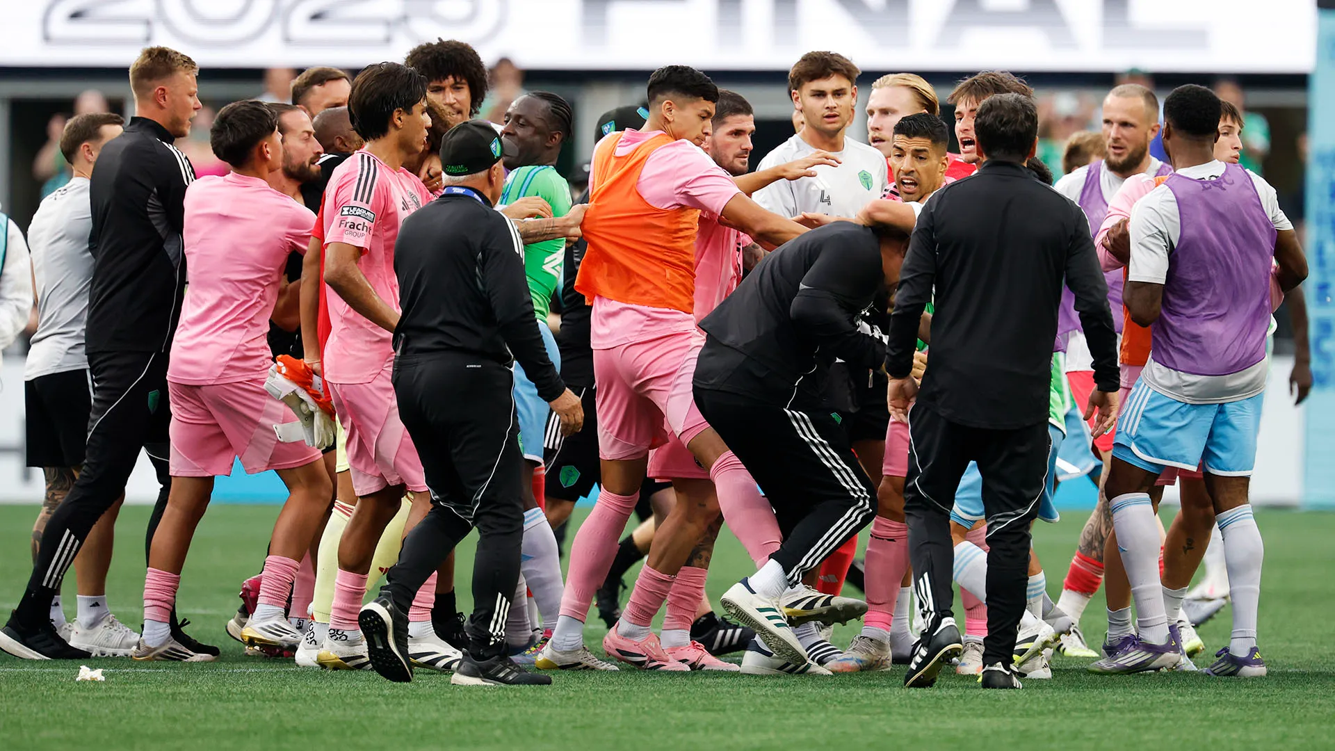 Al termine della partita è esplosa la tensione