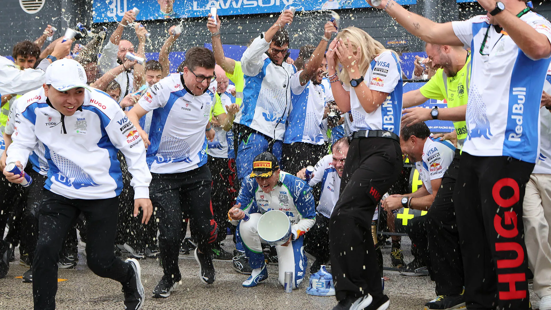 Grande festa anche con il trofeo rotto: indimenticabile il weekend d'Olanda per Hadjar