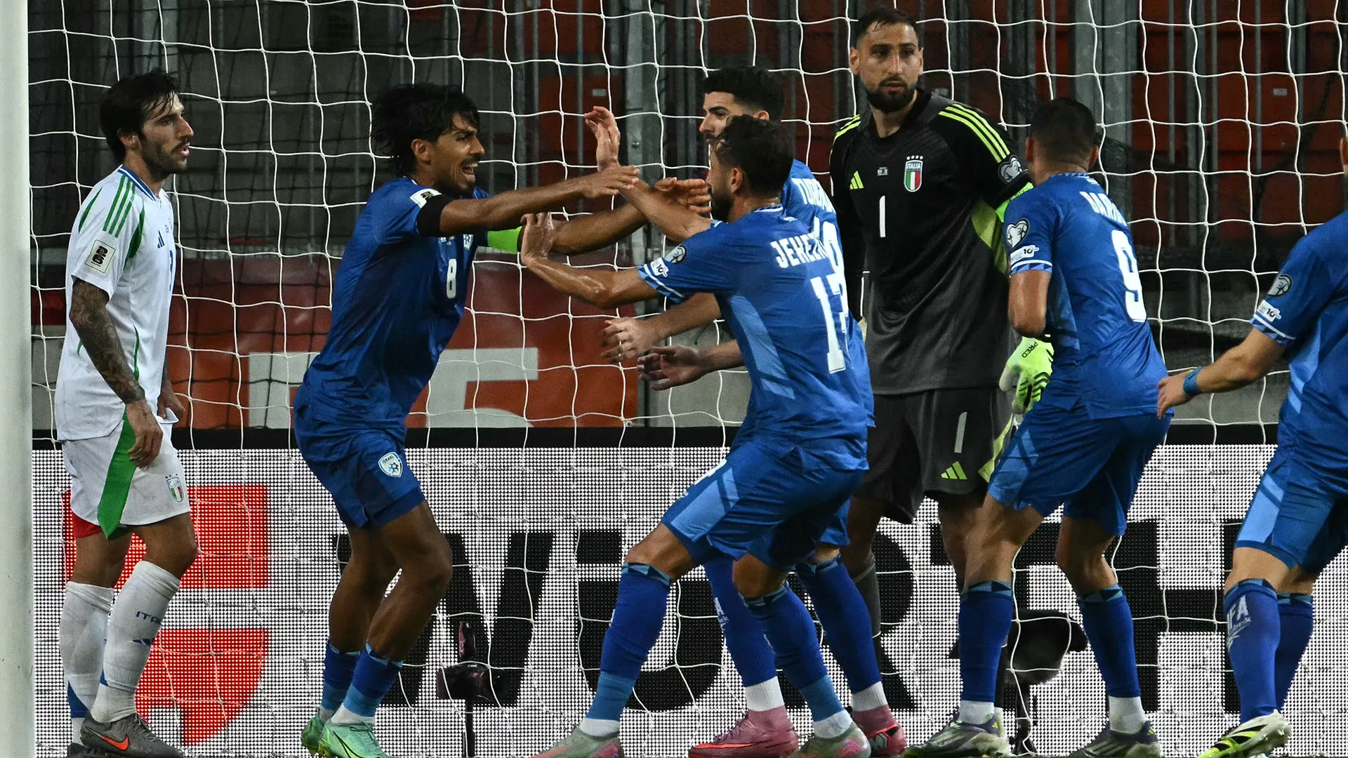 Lo scatenato Peretz ha gelato l'Italia con un gol al minuto 89, quando tutto sembrava finito...