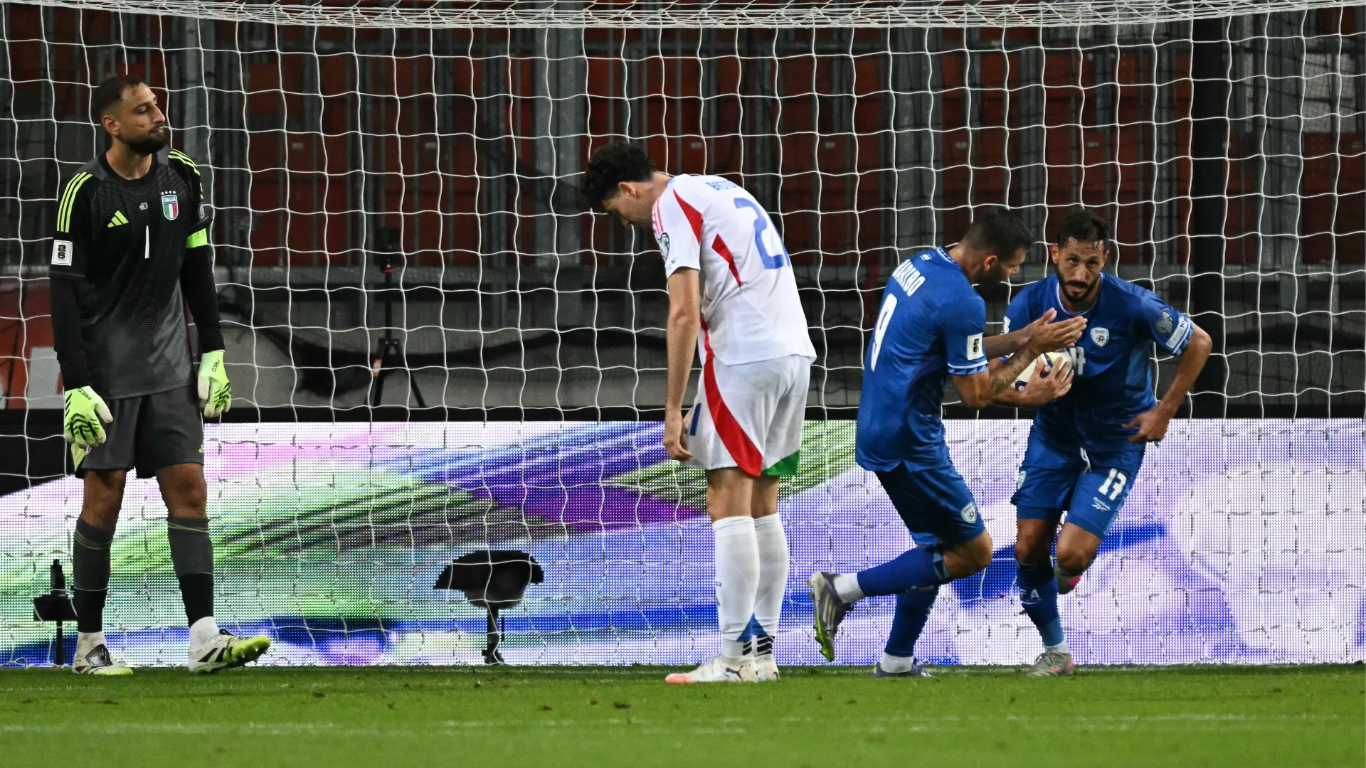 Tra i peggiori Bastoni, autore di un goffo autogol