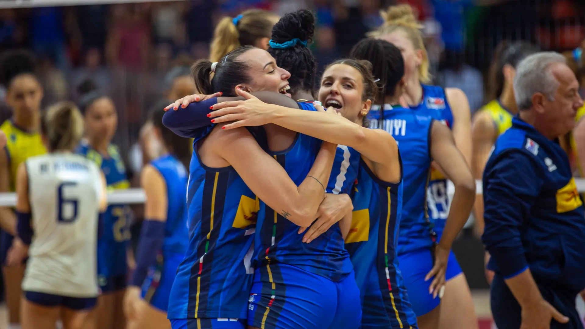 Adesso testa a domenica quando alle ore 14:30 (in diretta su Rai 1, Dazn, Rai Play e VBTV) andrà in scena l’ultimo atto di questo lungo ed entusiasmante Mondiale: Italia-Turchia. D