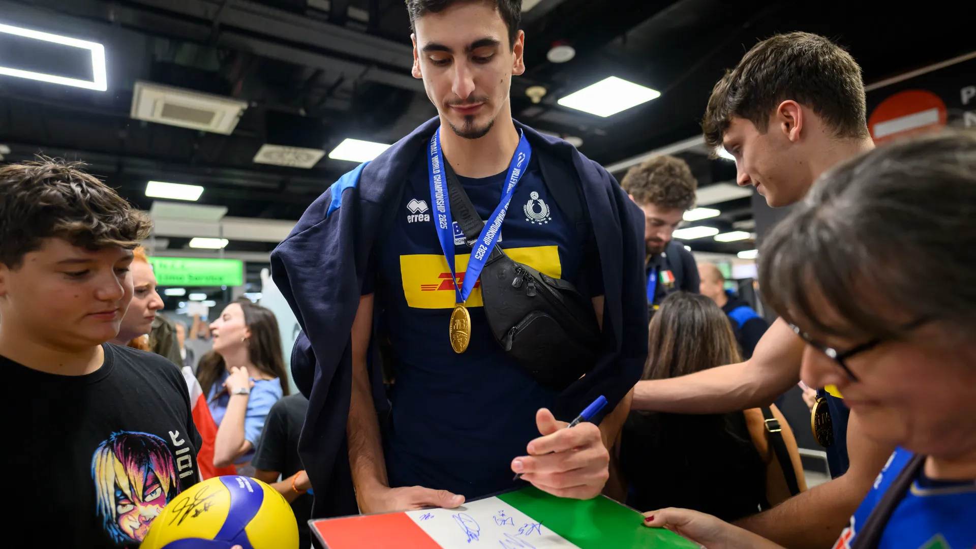 I ragazzi di De Giorgi si uniscono così alle ragazze di Velasco, già precedentemente invitate dopo la vittoria ai Mondiali in Thailandia, lo scorso 7 settembre. 