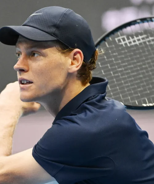 Jannik Sinner, il numero 1 del ranking si riallontana