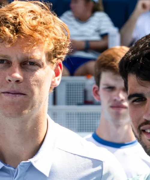 Jannik Sinner e Carlos Alcaraz, il nuovo capitolo della rivalità si gioca a distanza
