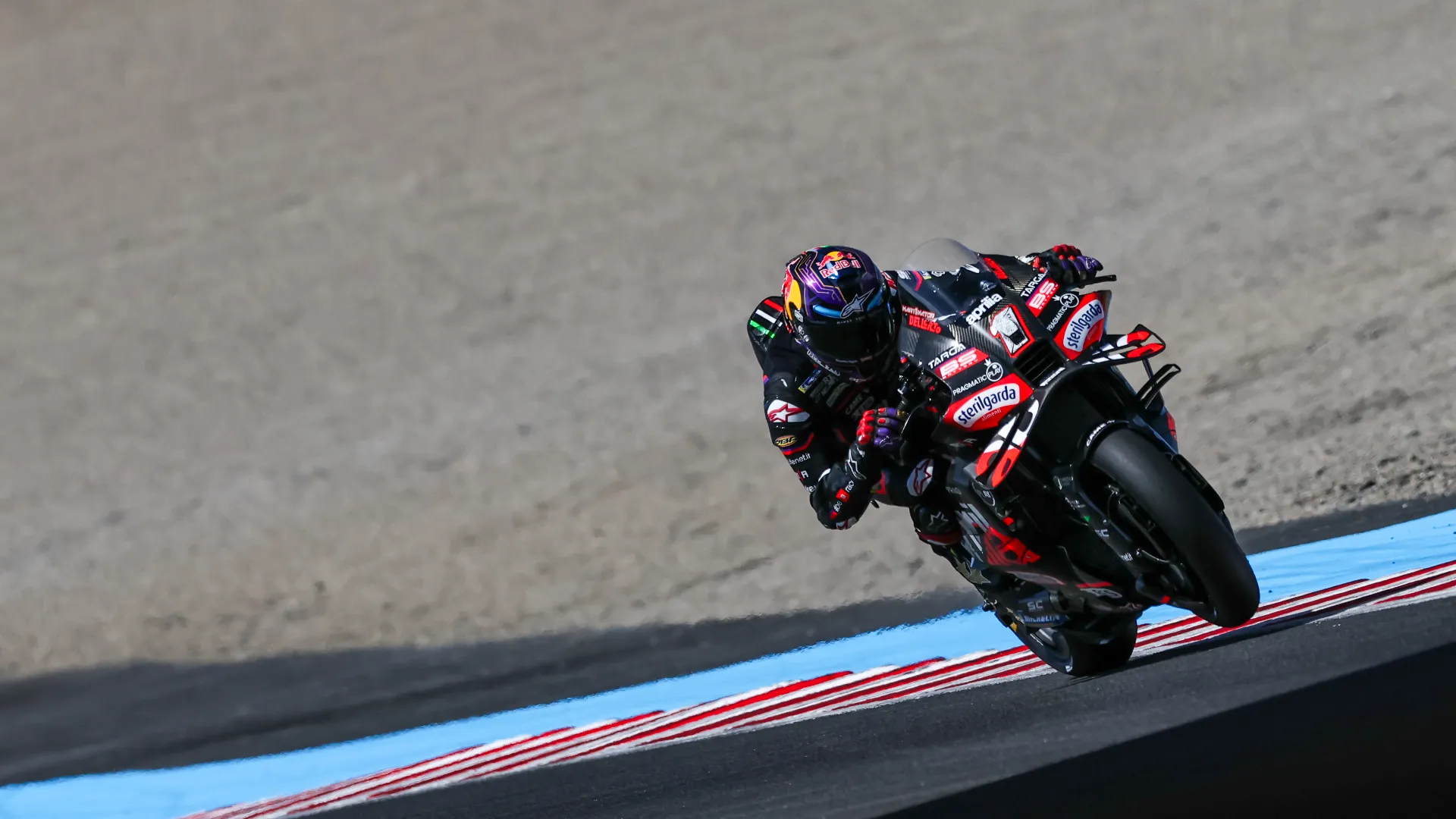 Chiaramente salterà la gara di domenica. Forza Jorge!
