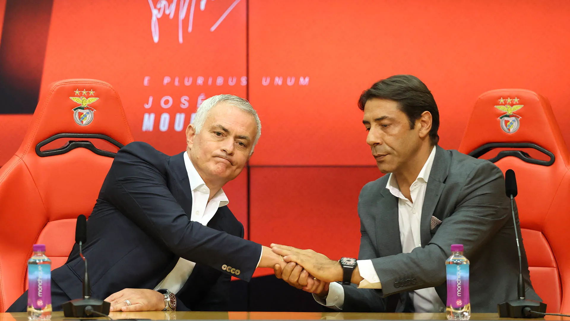 "Rispetta il club che ti ha pagato fino all'altro ieri" ha scritto un utente
