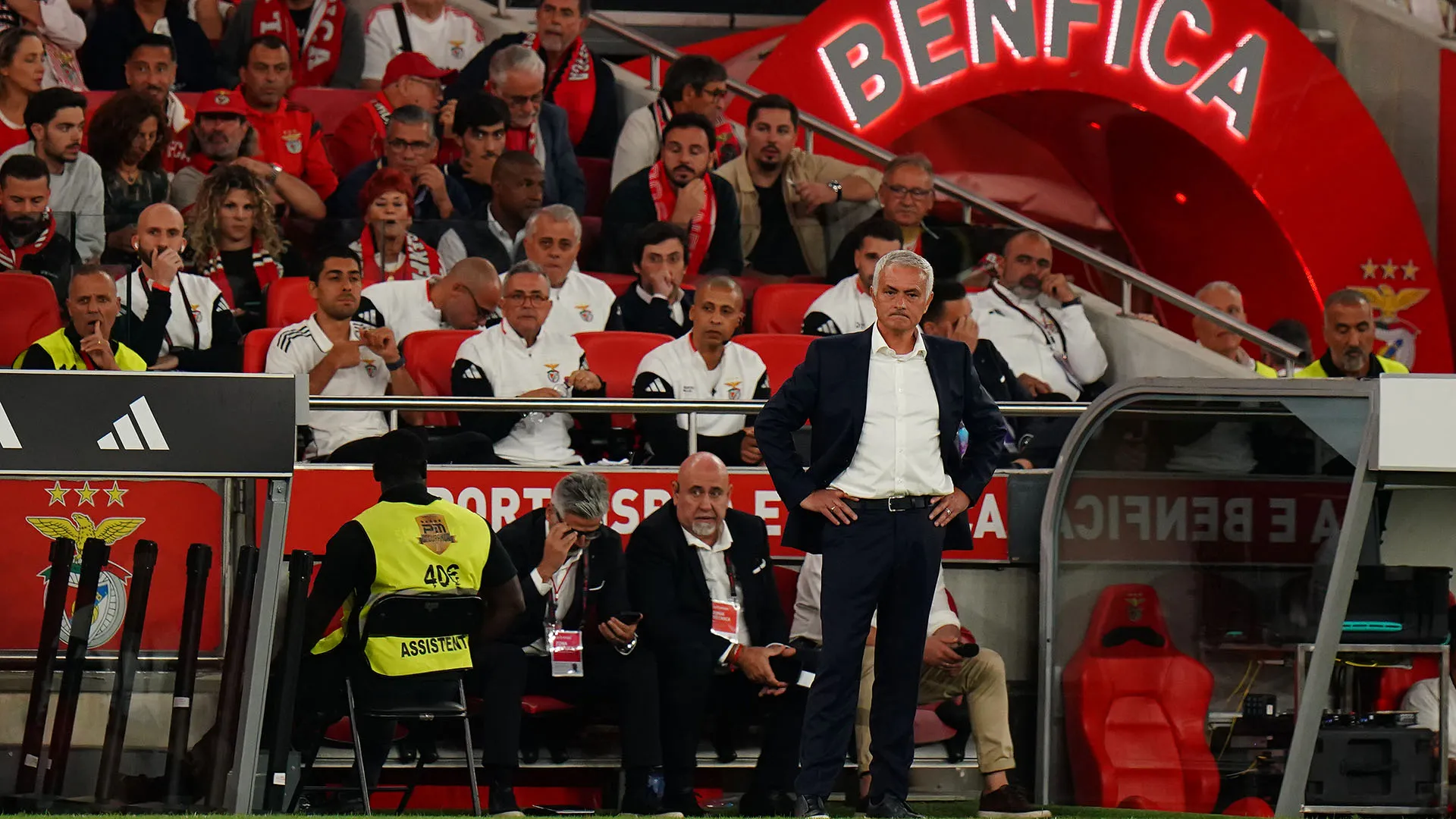 L'esperto allenatore portoghese è alla ricerca di rinforzi esperti per il suo Benfica
