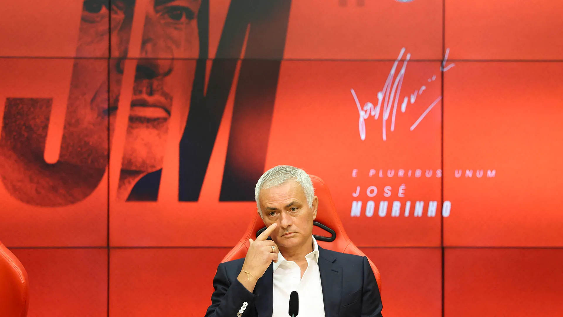 "118 anni di storia del club, rispetto!" ha scritto un altro
