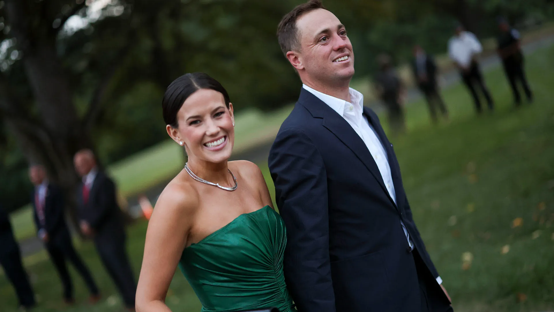 Justin Thomas del team USA arriva al ricevimento con sua moglie Jillian