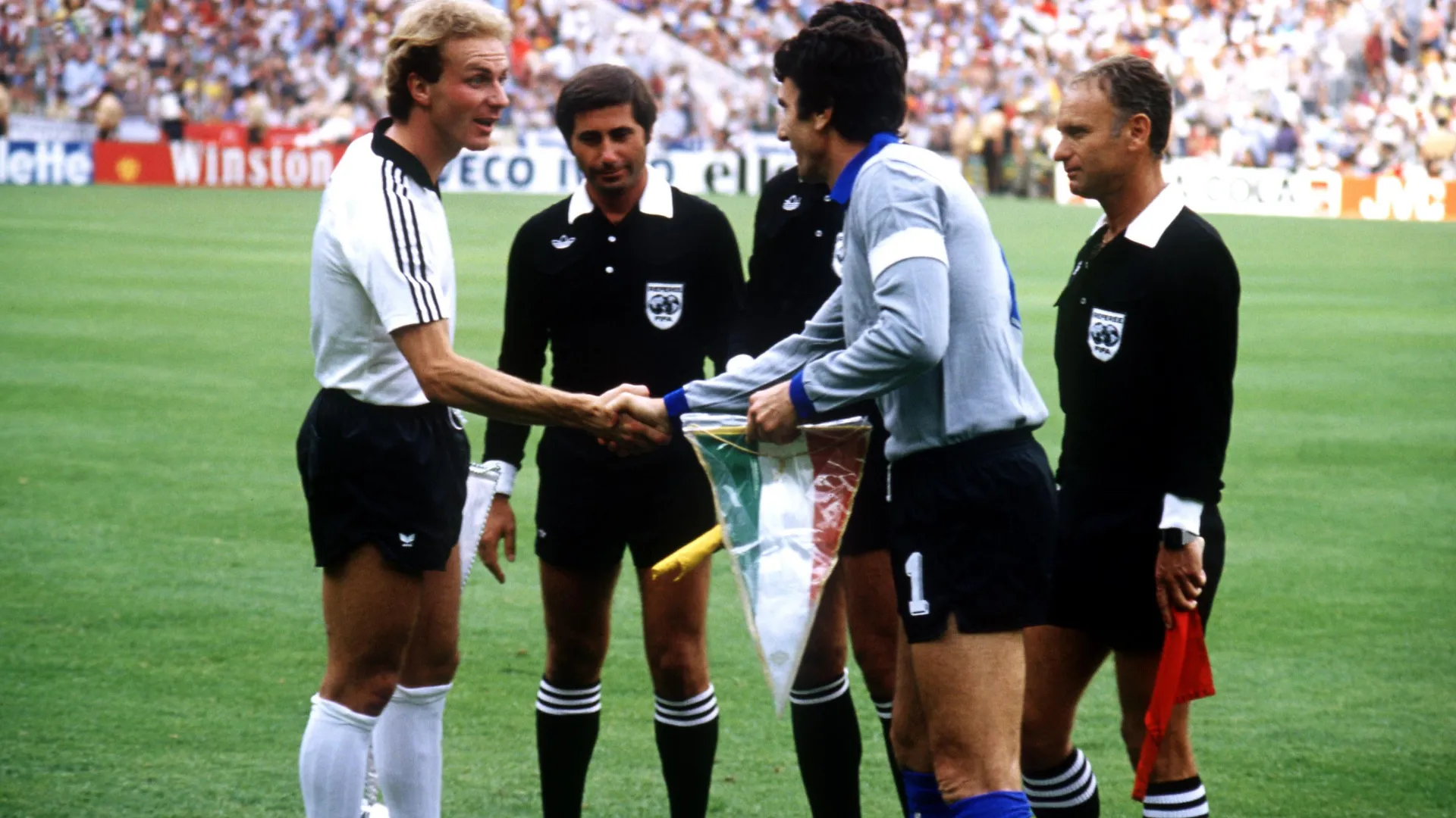 Con la maglia della Germania ha fatto la storia, contribuendo al trionfo dell’Europeo ’80 e arrivando a due finali mondiali.
