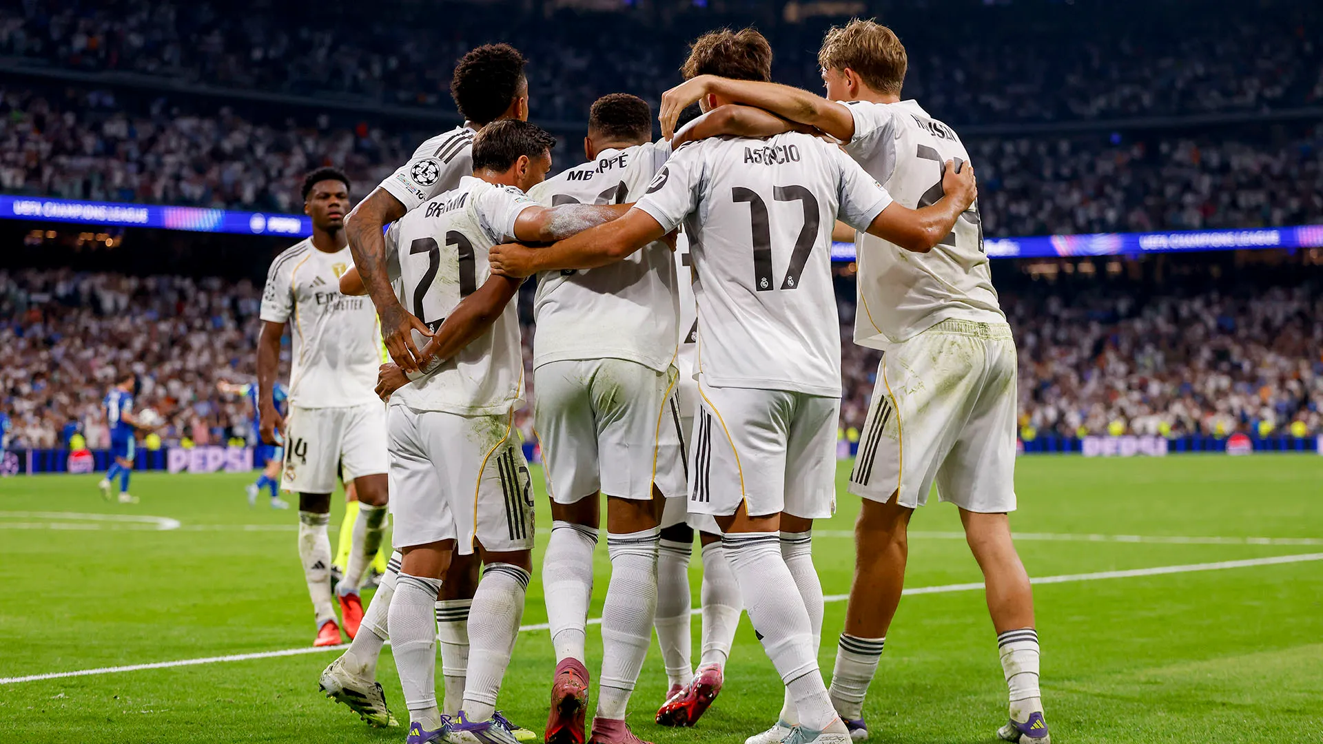 Nei campionati europei è al momento il leader nell'anno solare con 25 reti in 22 partite di campionato