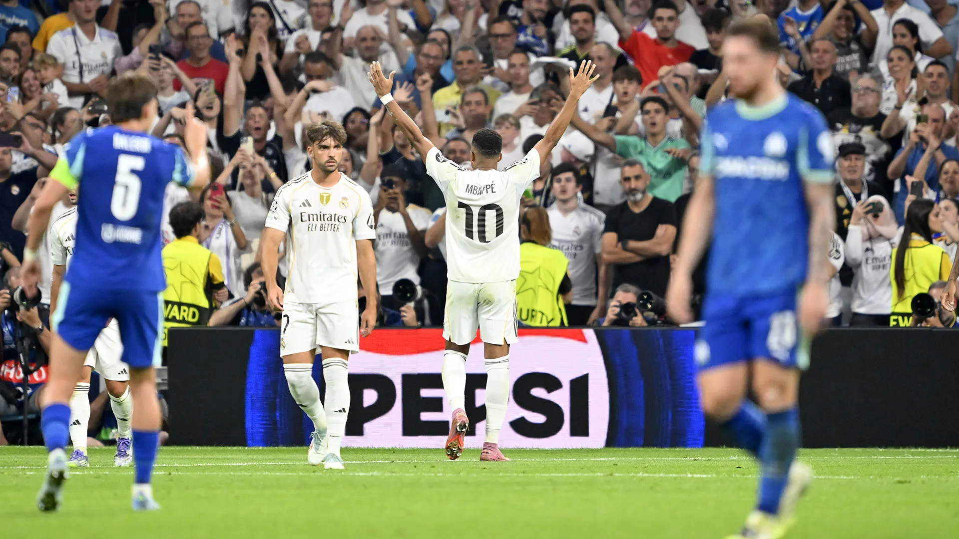 Nei primi 30 giorni della stagione 2025/2026 ha già segnato 9 gol in 10 partite ufficiali, contando anche quelle con la nazionale francese
