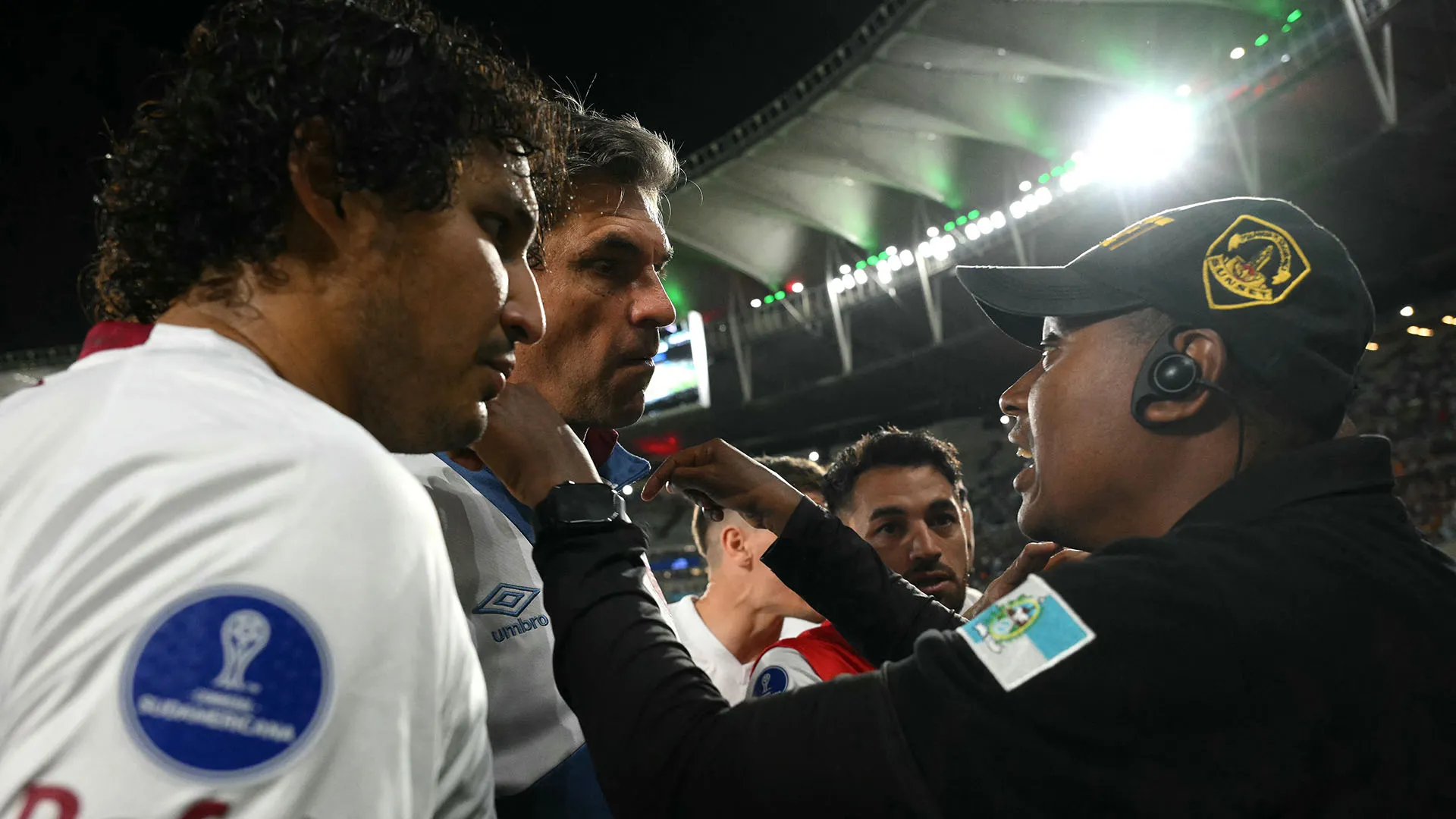 L'allenatore Mauricio Pellegrino si è lamentato per i metodi impiegati dagli agenti