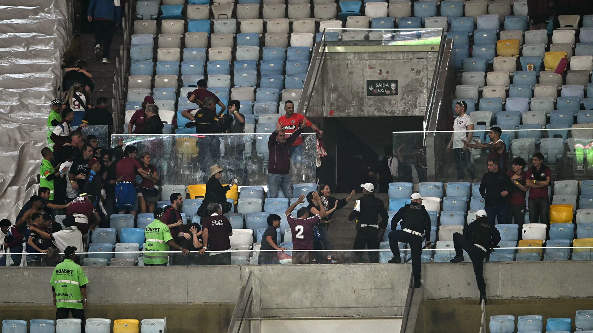 Sono nati disordini nel settore occupato dai tifosi del Lanus