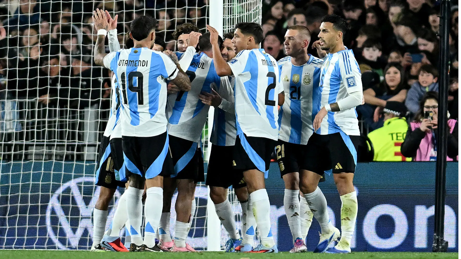 Poi dopo il gol del 2-0 di Lautaro Martinez ha segnato all'80' la rete del 3-0, scatenando l'entusiasmo del pubblico