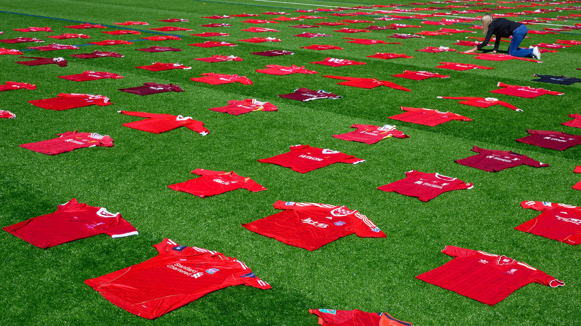L'uomo ha 1047 maglie dei Reds
