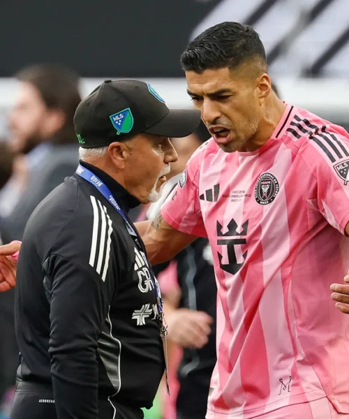 Maxi squalifica per Luis Suarez dopo la follia in campo: foto