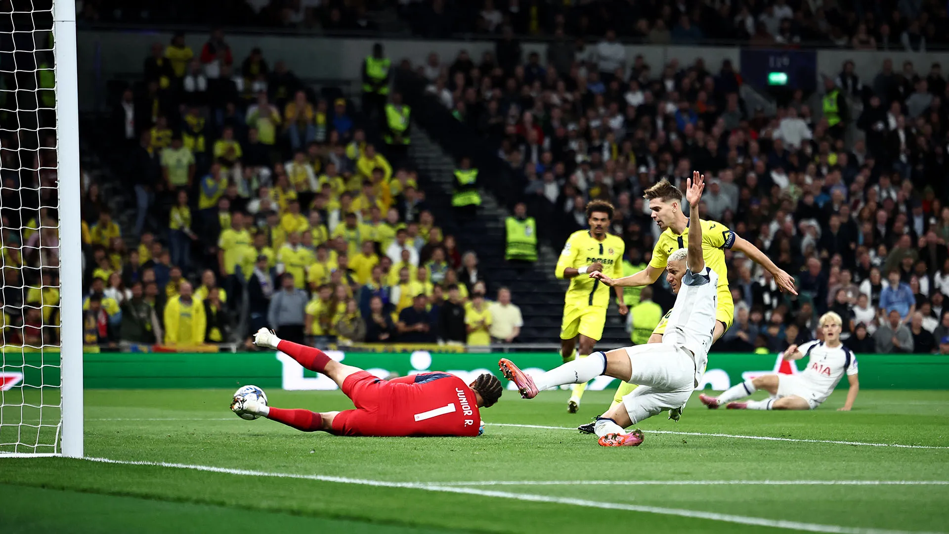 La palla è rotolata lentamente nella porta del Villarreal