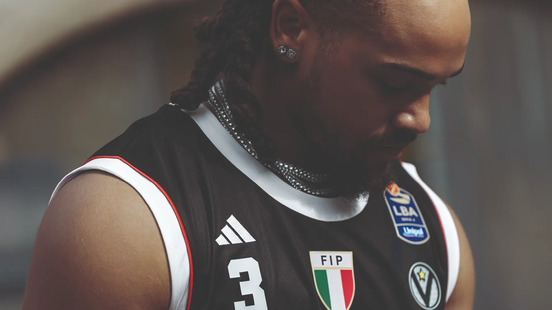 Viene anche celebrato lo spirito e l’inclusività dello
sport con un approccio dal respiro internazionale
