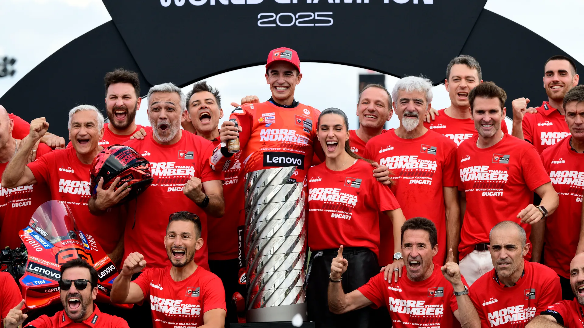 Grande festa con gli uomini Ducati
