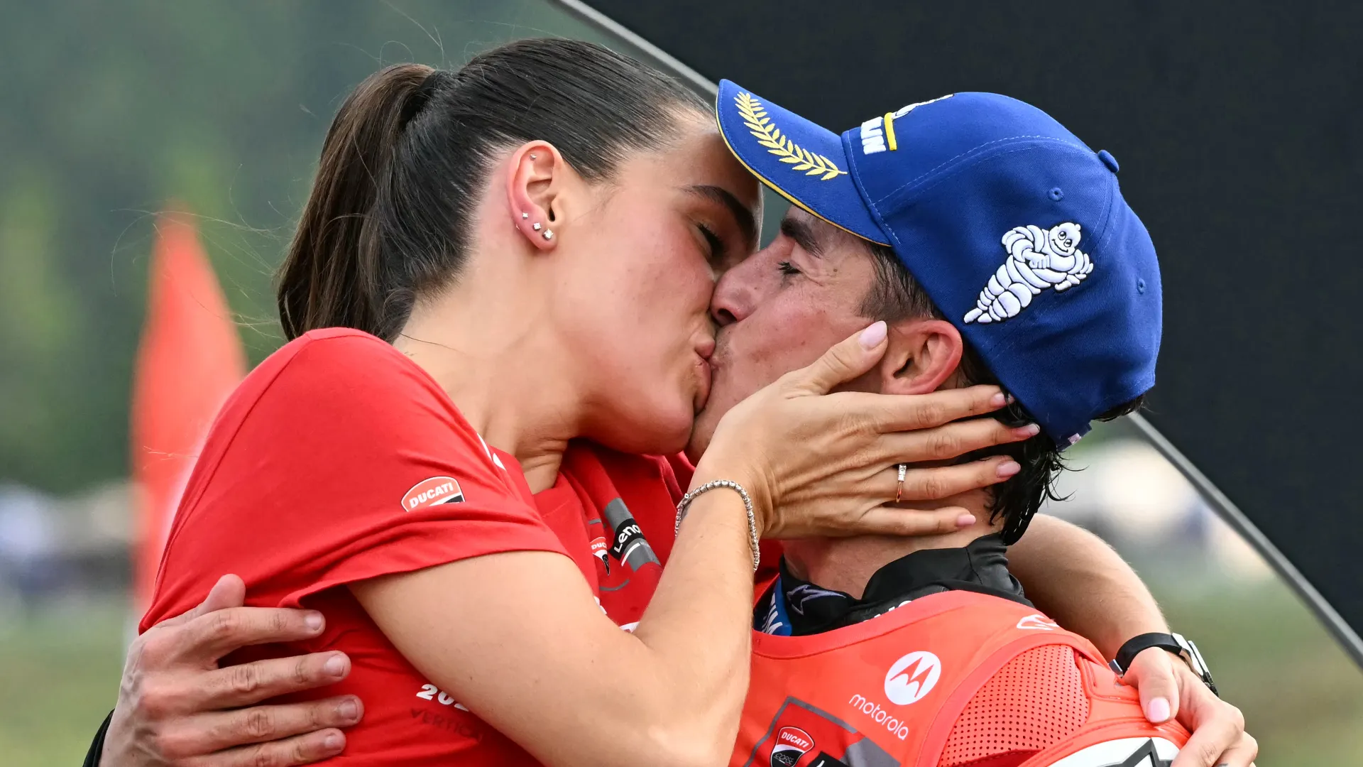 Marquez insieme alla fidanzata Gemma Pinto
