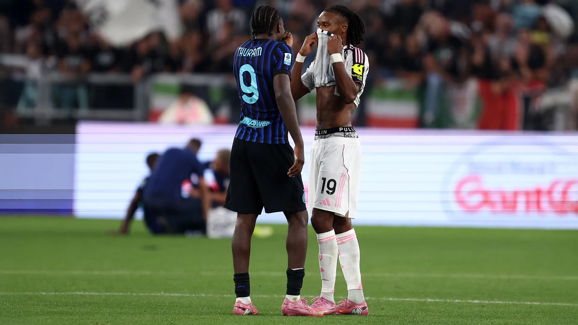 Solo una battuta scherzosa per convincere il fratello ad ammettere l'irregolarità che avrebbe portato all'annullamento del gol