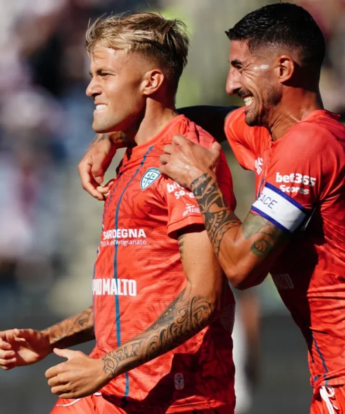 Cagliari sornione, Parma iellato: i rossoblù la spuntano per 2-0