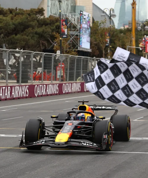Dominio totale di Max Verstappen a Baku