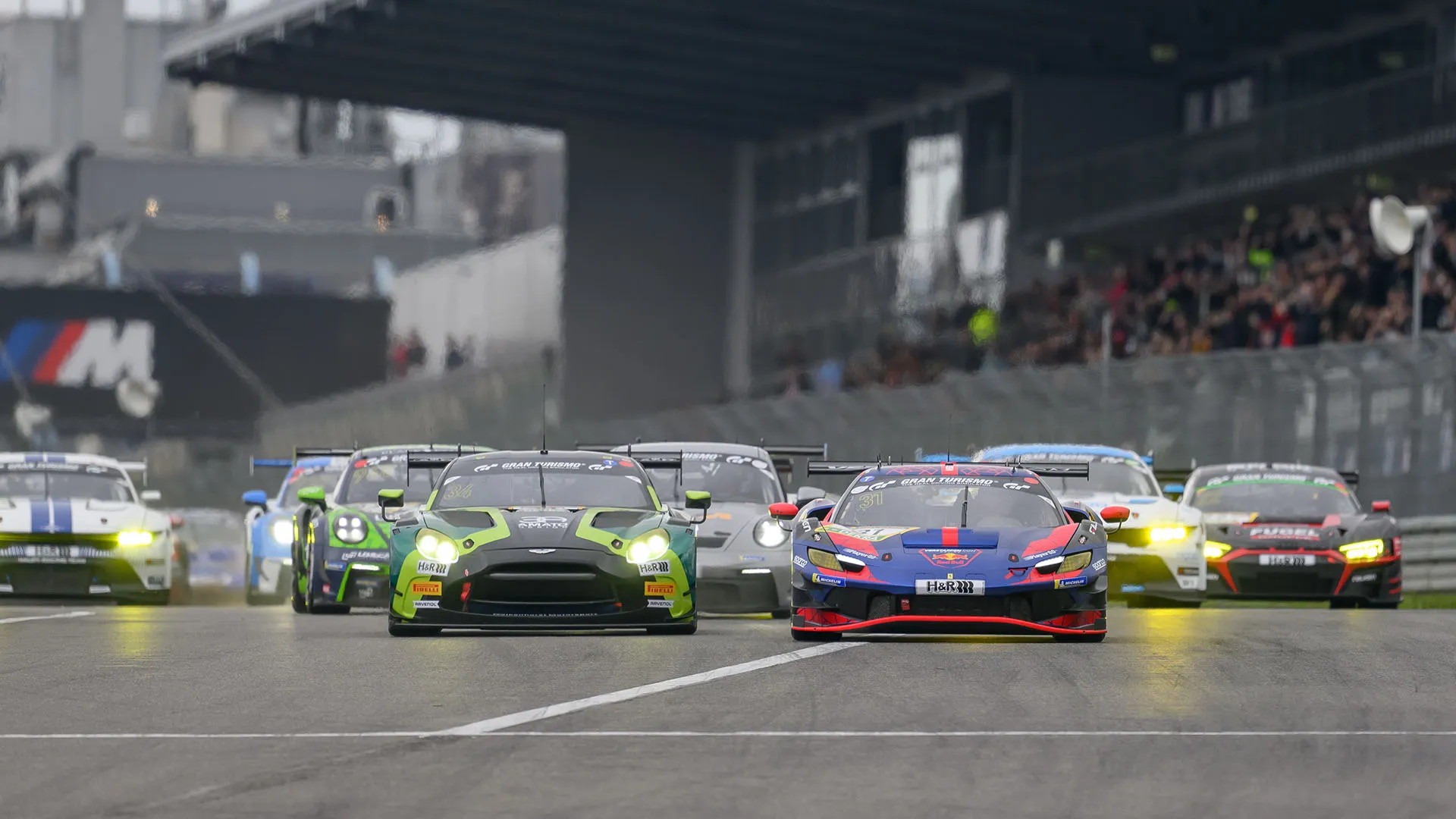 Straordinaria dimostrazione di forza del pilota olandese